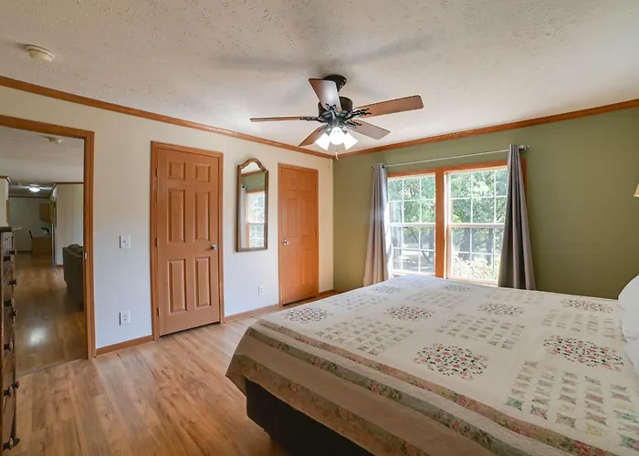 Hébergement de vacances Near Garden Of The Gods: W/ Fire Pit, Hot Tub Elizabethtown