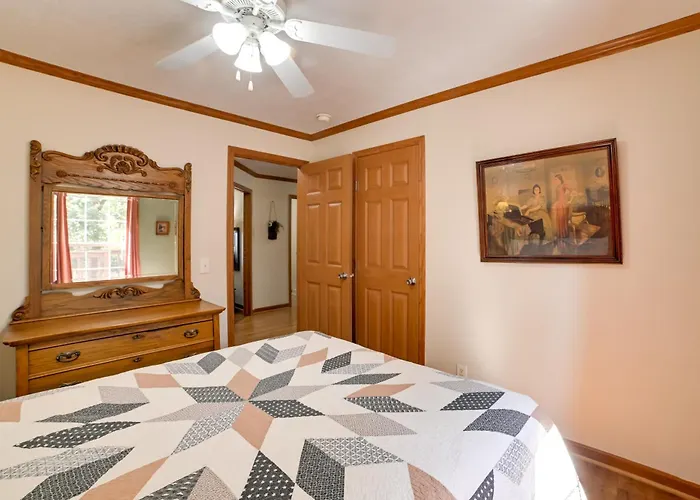 Hébergement de vacances Near Garden Of The Gods: W/ Fire Pit, Hot Tub Elizabethtown