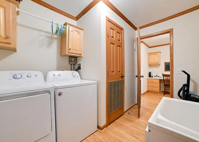 Hébergement de vacances Near Garden Of The Gods: W/ Fire Pit, Hot Tub *
